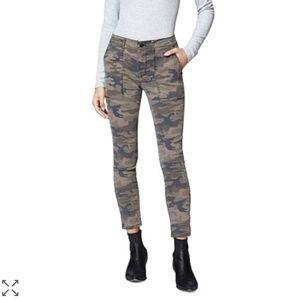 Skinny cropped camo pants